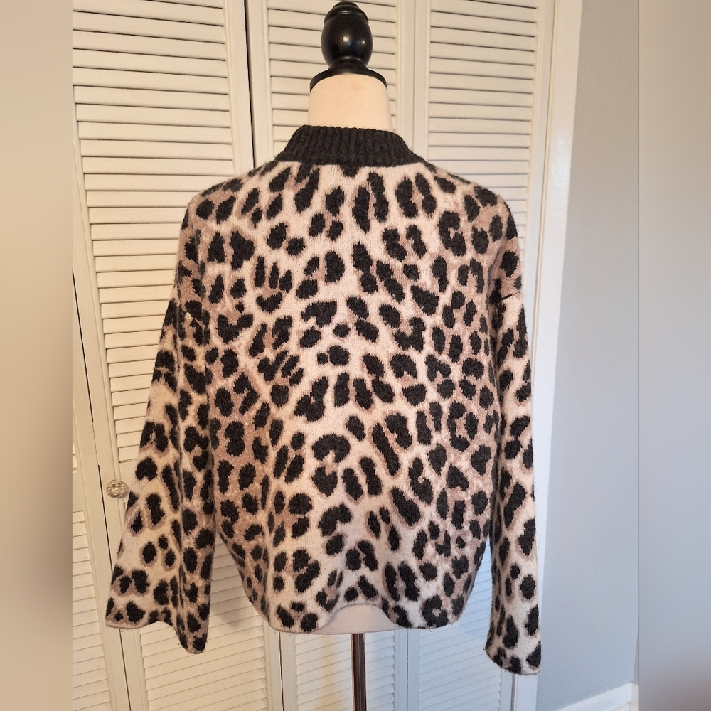 H M Oversized Crop Leopard Print Wool  Sweater Medium - Picture 3 of 5